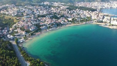Yunanistan 'ın Kavala kentinin havadan görüntüsü - 4K video kaydı