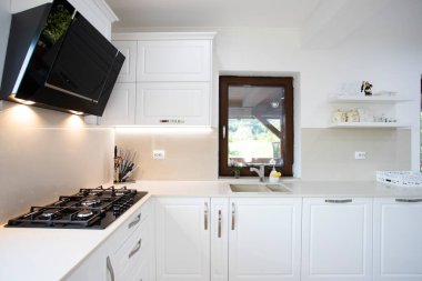 Modern, çağdaş mutfak odası iç mimarisi.