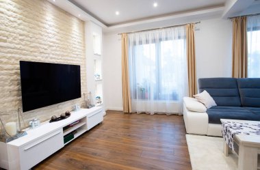 Modern oturma odasının içi - geniş açılı fotoğraf.