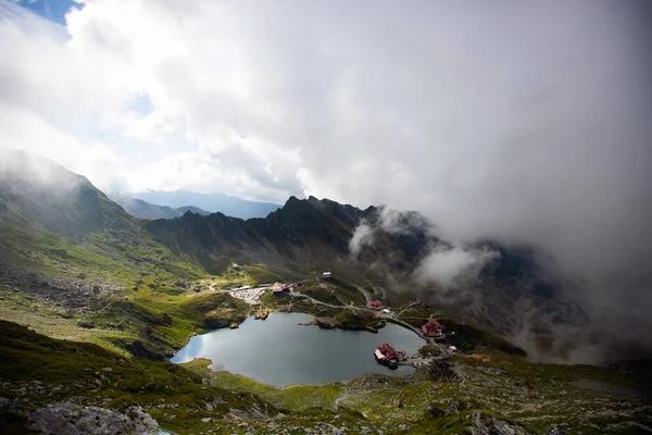 Balea Lake Bei Dramatischem Nebelwetter Schöne Destination Fagaras Berg Rumänien — Stockfoto