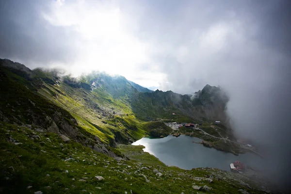 Balea Lake Bei Dramatischem Nebelwetter Schöne Destination Fagaras Berg Rumänien — Stockfoto