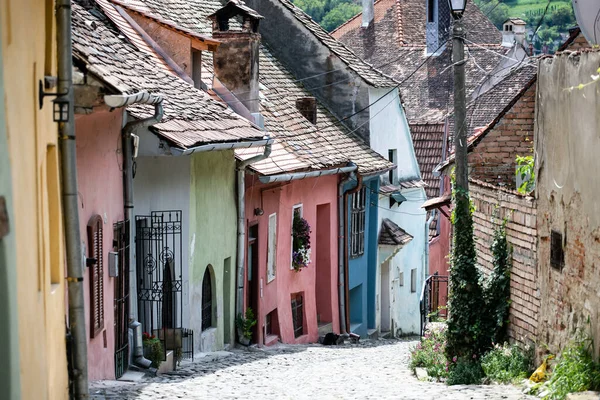 Sighisoara Roemenië Stenen Geplaveide Oude Straten Met Kleurrijke Huizen Sighisoara — Stockfoto