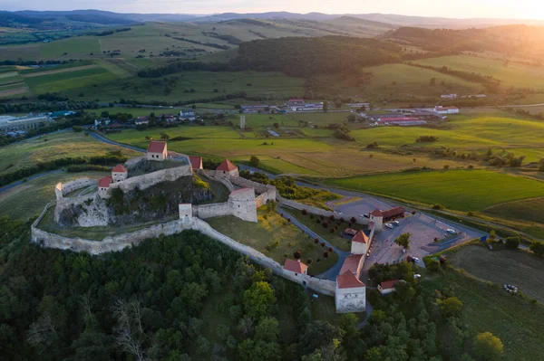 Fantastik seyahat yeri, muhteşem Rupea kalesi, Transilvanya, Romanya - hava manzarası. 