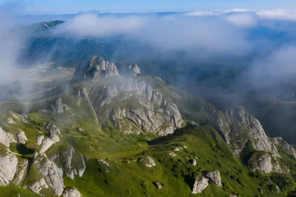罗马尼亚Ciucas岩石山脉的风景鸟瞰 — 图库照片