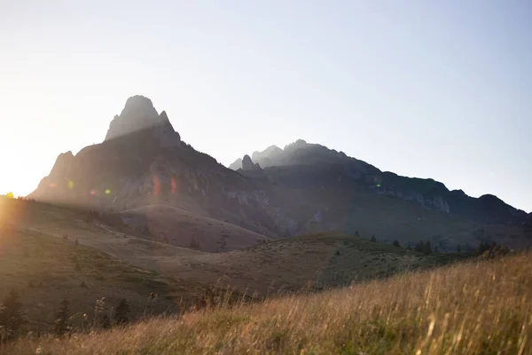 Naturskön Utsikt Över Bergen Ciucas Solnedgången Rumänien — Stockfoto