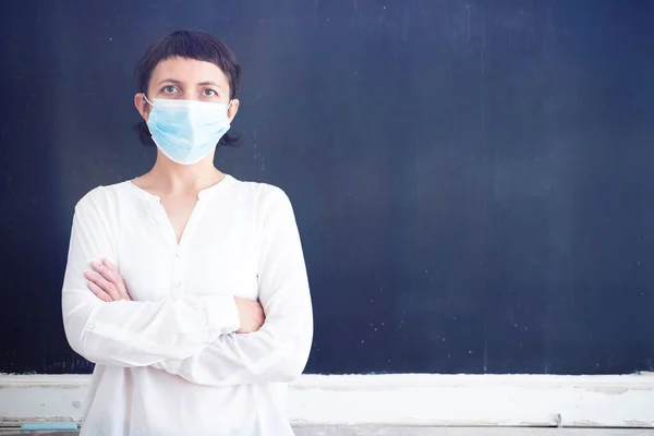 Teacher Face Mask Welcoming Children Back School Lockdown Back School — Stock Photo, Image