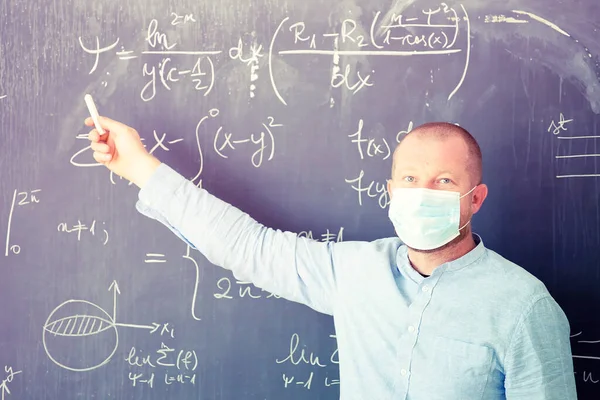 Teacher Mask Teaching Math Lesson School Social Distanting Classroom Safety — Stock Photo, Image