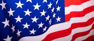 Amerika Birleşik Devletleri bayrağı dalgalanıyor. .