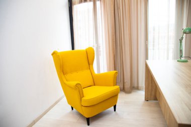 Masası, koltuğu ve bürosu, bürosu olan genel müdür ya da yönetici ofisi