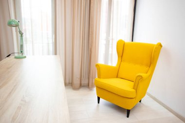 Masası, koltuğu ve bürosu, bürosu olan genel müdür ya da yönetici ofisi