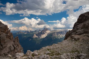Croda di Lago, Dolomites, South Tyrol, İtalya 'nın inanılmaz kayalık tepeleri..
