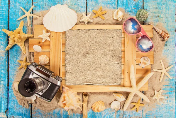 Summer traveling time. Sea holiday background with various shells. — Stock Photo, Image