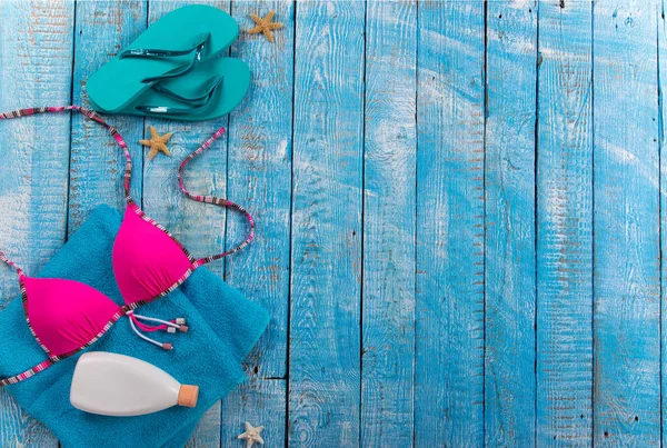 Summer beach accessory on the wood table. — Stock Photo, Image