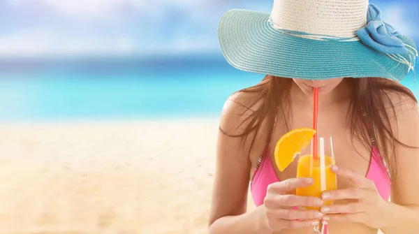 Woman in bikini and sun hat relaxing at sunny beach. — Stock Photo, Image