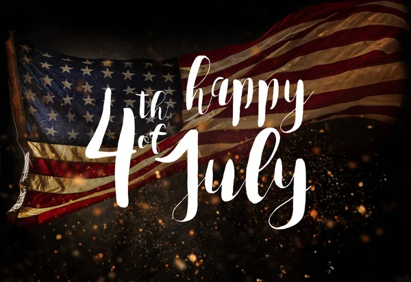 Inscripción Feliz 4 de julio con bandera de EE.UU. . — Foto de Stock