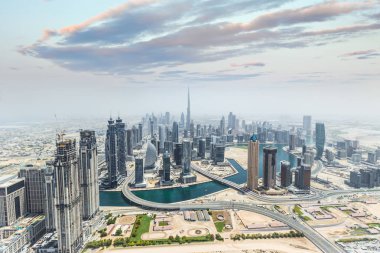 Modern gökdelenler, Dubai, Birleşik Arap Emirlikleri hava görünümünü.