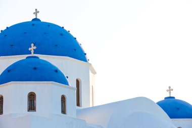 Santorini'de mavi kubbe Kilisesi'nin Klasik Görünüm.