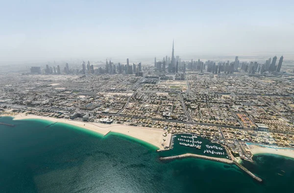 Vista aérea da moderna fábrica de dessalinização em Dubai, Emirados Árabes Unidos . — Fotografia de Stock