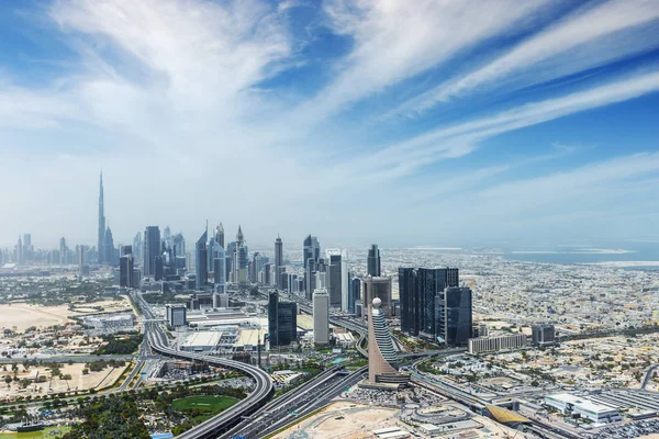 Luftaufnahme von modernen Wolkenkratzern, Dubai, uae. — Stockfoto