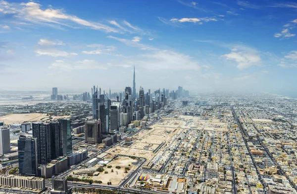 A légi felvétel a modern felhőkarcolók, Dubai, Egyesült Arab Emírségek. — Stock Fotó