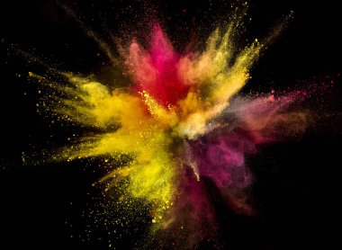 Siyah arkaplanda renkli barut patlaması.