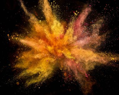 Siyah arkaplanda renkli barut patlaması.