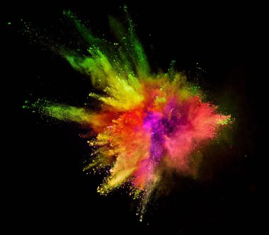 Siyah arkaplanda renkli barut patlaması.