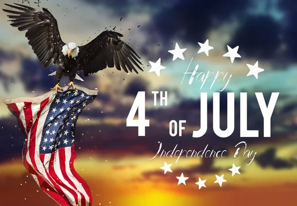 Inscripción Feliz 4 de julio con bandera de EE.UU. . — Foto de Stock