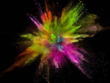 Siyah arka plan üzerine izole renkli toz patlama.