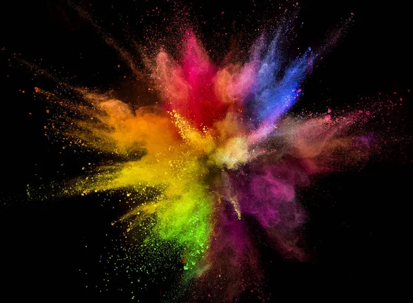 Siyah arka plan üzerine izole renkli toz patlama.