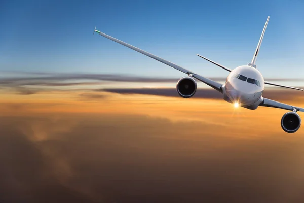 Commercial airplane flying above clouds. — Stock Photo, Image