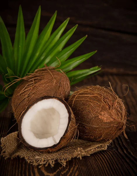 Primer plano de los cocos frescos — Foto de Stock