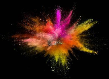 Siyah arkaplanda renkli barut patlaması.