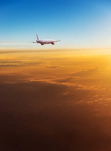 Commercial airplane flying above dramatic clouds. — Stock Photo, Image