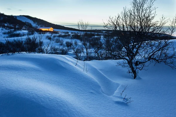 Hraunfossar waterval in de winter, IJsland. — Stockfoto