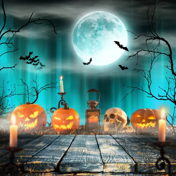 Halloween Pompoenen Houten Planken Met Spooky Achtergrond — Stockfoto