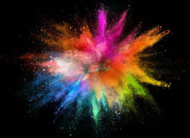 Siyah arkaplanda renkli barut patlaması.