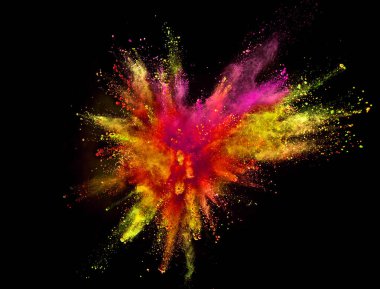 Siyah arka planda renkli barut patlaması. Hareketi dondur.