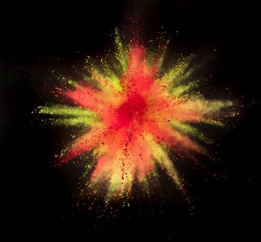 Siyah arkaplanda renkli barut patlaması.