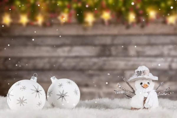 Decoração de natal em fundo de madeira — Fotografia de Stock