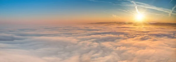 Schöner Sonnenaufgangshintergrund Mit Viel Kopierraum — Stockfoto