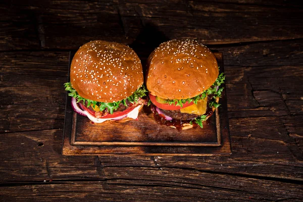 Gros Plan Hamburgers Savoureux Faits Maison Sur Une Table Bois — Photo