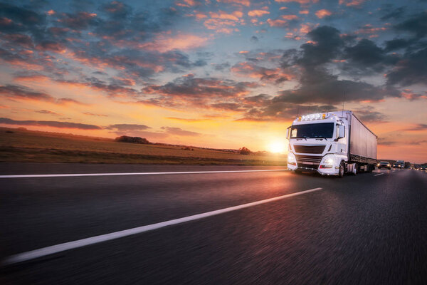 Camión Con Contenedor Carretera Concepto Transporte Carga Efecto Afeitado — Foto de Stock