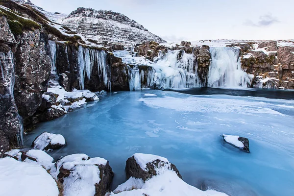 Híres Kirkjufell hegy, tél, Izland — Stock Fotó