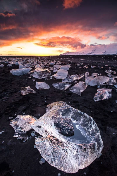 Kaunis Auringonlasku Kuuluisan Diamond Beach Lähellä Jokulsarlon Laguuni Islanti Pitkä — kuvapankkivalokuva