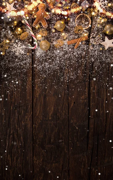 Weihnachtsdekoration auf Holzgrund — Stockfoto