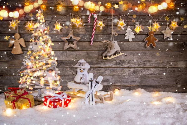 Jul träd dekoration på trä bakgrund — Stockfoto