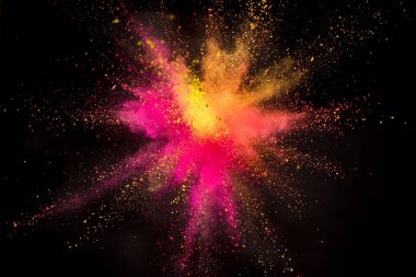 Siyah arkaplanda renkli barut patlaması.