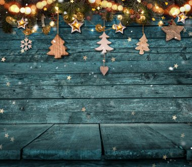 Ahşap arka planda noel süslemesi