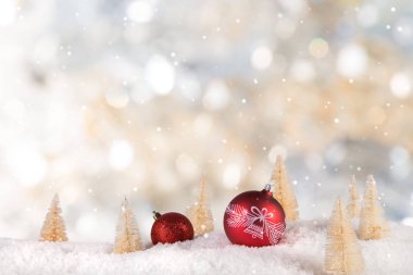 Arkaplanı bulanık bir Noel süslemesi